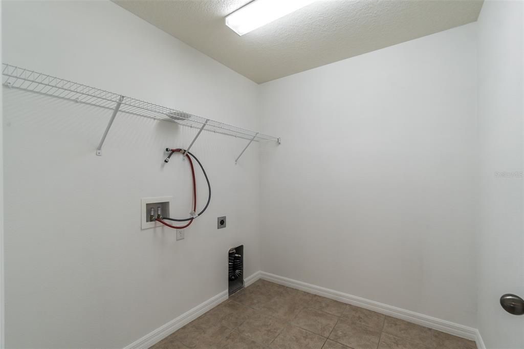 For Rent: $2,199 (4 beds, 2 baths, 1635 Square Feet)