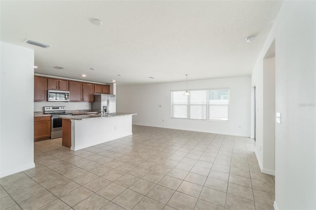 For Rent: $2,199 (4 beds, 2 baths, 1635 Square Feet)