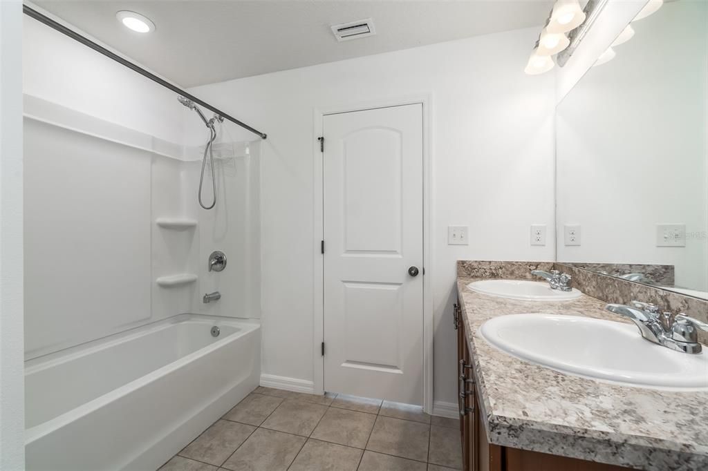 For Rent: $2,199 (4 beds, 2 baths, 1635 Square Feet)