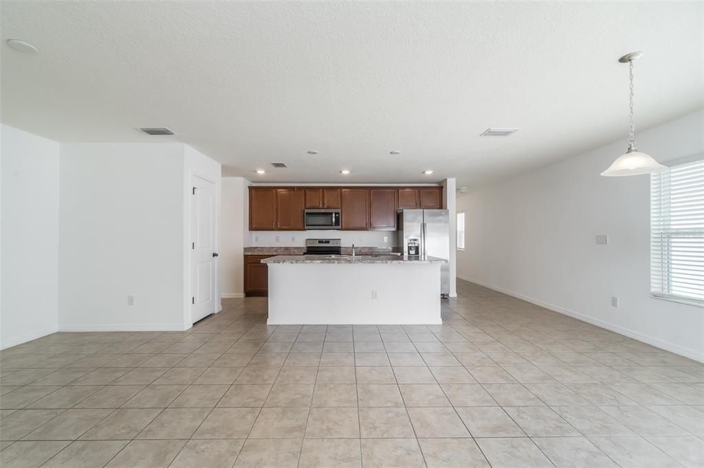 For Rent: $2,199 (4 beds, 2 baths, 1635 Square Feet)