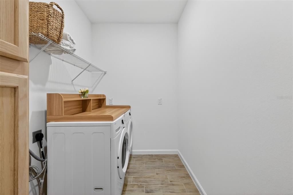 Activo con contrato: $535,000 (5 camas, 3 baños, 3164 Pies cuadrados)