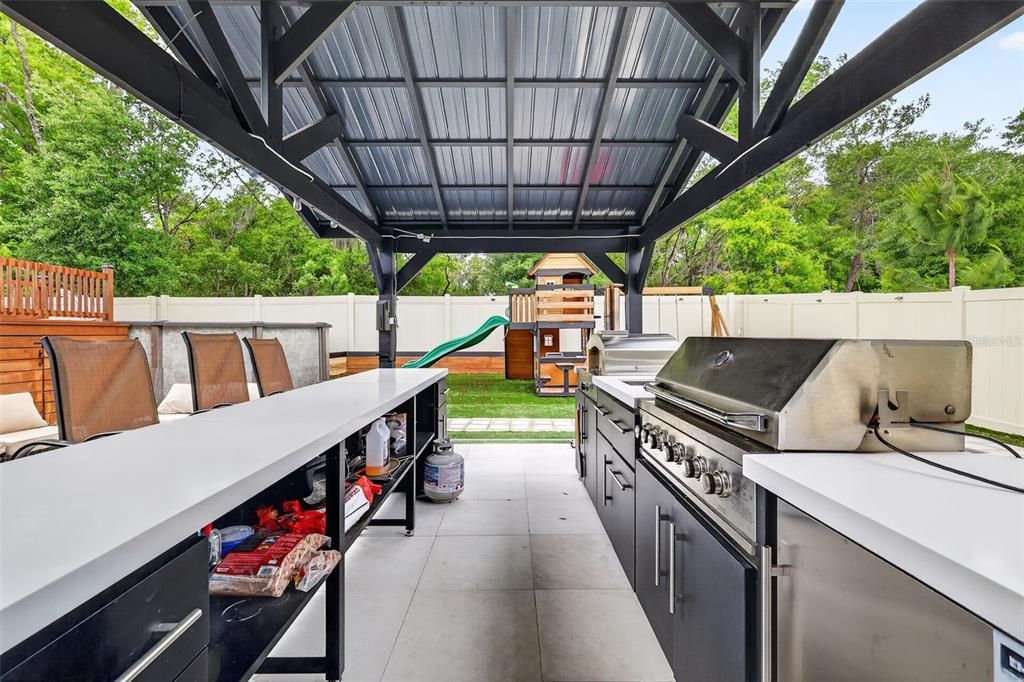 Activo con contrato: $535,000 (5 camas, 3 baños, 3164 Pies cuadrados)