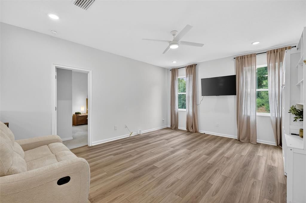 Activo con contrato: $535,000 (5 camas, 3 baños, 3164 Pies cuadrados)