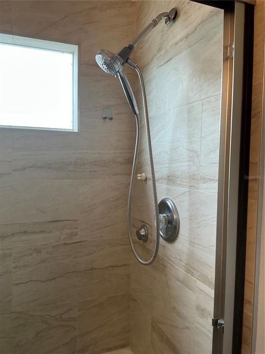 Под контрактом: $289,900 (3 спален, 2 ванн, 1322 Квадратных фут)