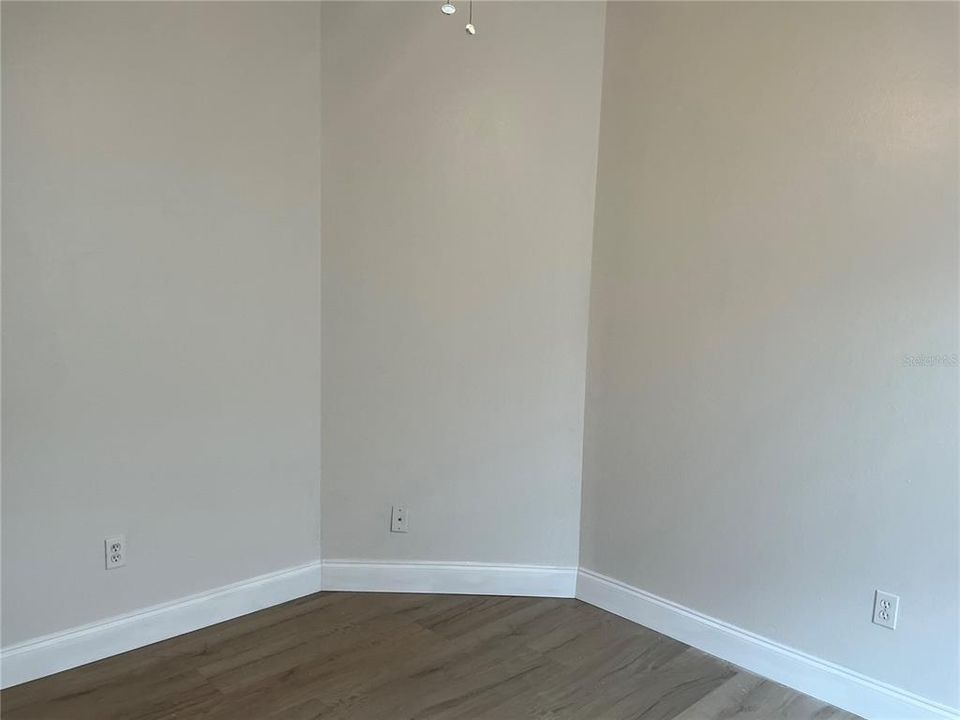 Под контрактом: $289,900 (3 спален, 2 ванн, 1322 Квадратных фут)