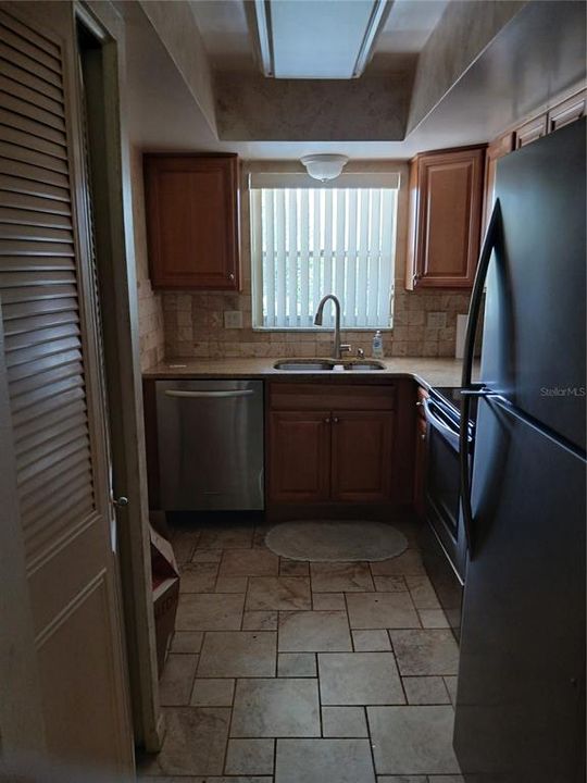 For Sale: $110,900 (1 beds, 1 baths, 854 Square Feet)