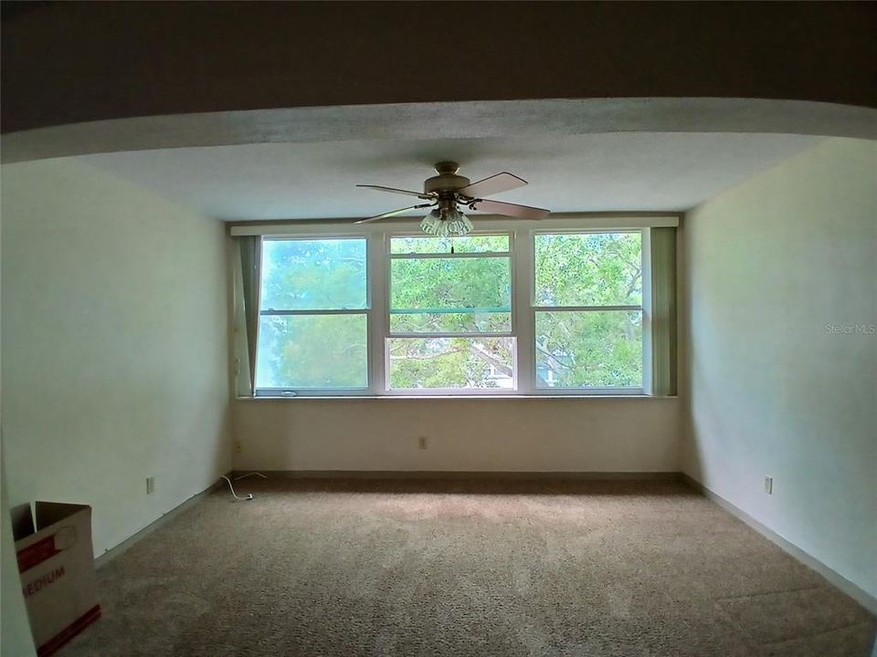 For Sale: $110,900 (1 beds, 1 baths, 854 Square Feet)