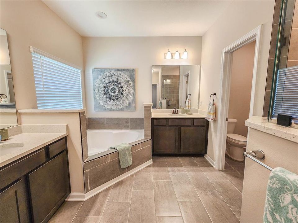 En Venta: $649,900 (5 camas, 4 baños, 2897 Pies cuadrados)