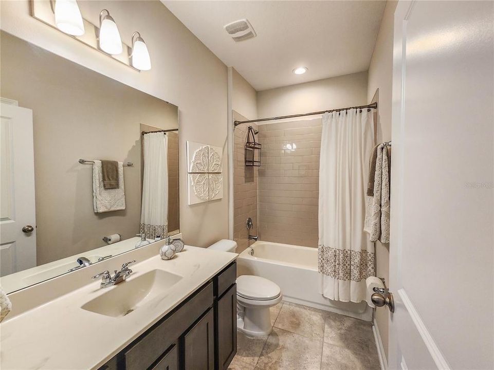 En Venta: $649,900 (5 camas, 4 baños, 2897 Pies cuadrados)