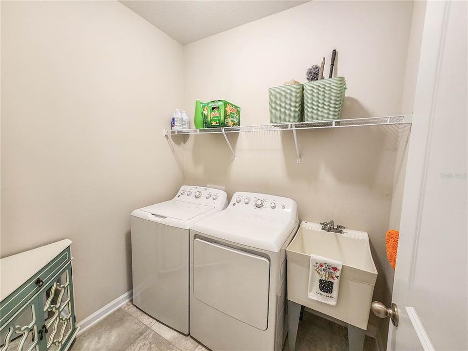 En Venta: $649,900 (5 camas, 4 baños, 2897 Pies cuadrados)
