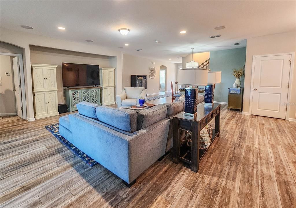 En Venta: $649,900 (5 camas, 4 baños, 2897 Pies cuadrados)