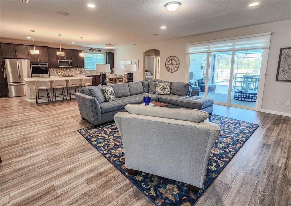 En Venta: $649,900 (5 camas, 4 baños, 2897 Pies cuadrados)