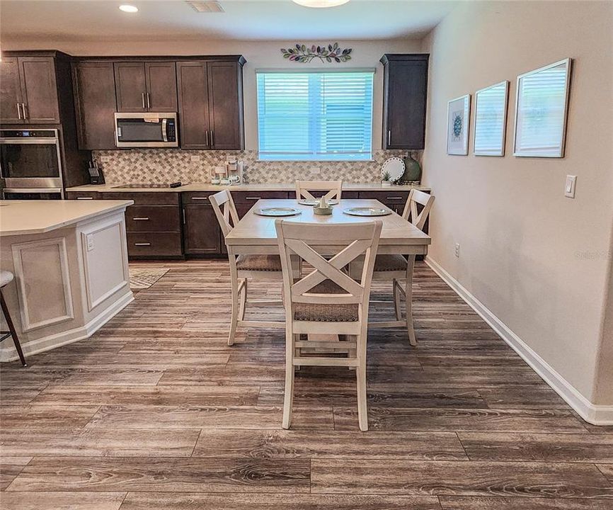 En Venta: $649,900 (5 camas, 4 baños, 2897 Pies cuadrados)