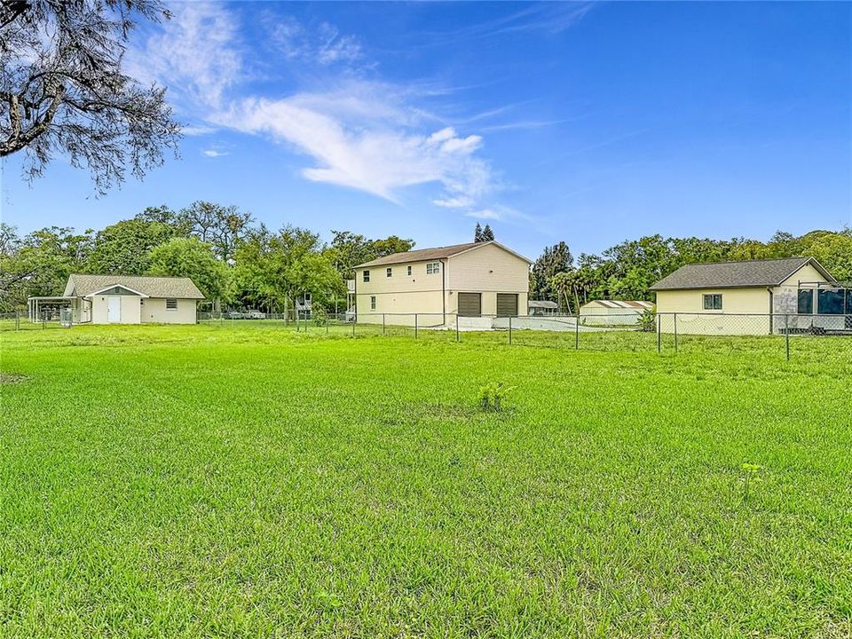 For Sale: $219,900 (2 beds, 1 baths, 812 Square Feet)