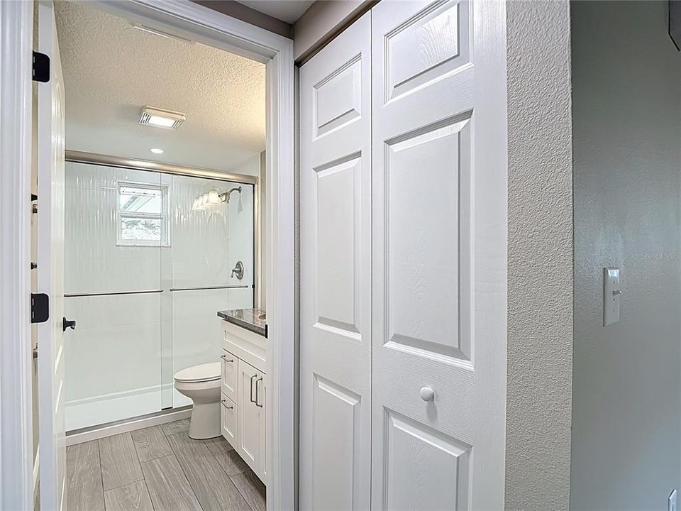 For Sale: $219,900 (2 beds, 1 baths, 812 Square Feet)