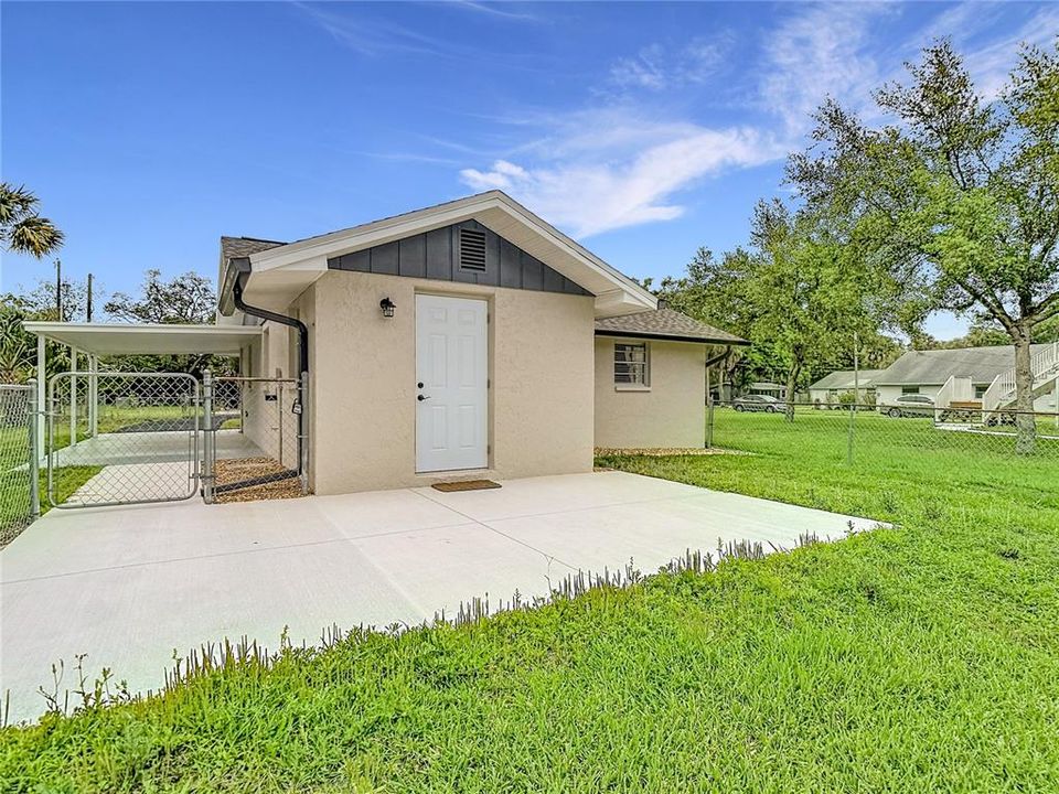 For Sale: $219,900 (2 beds, 1 baths, 812 Square Feet)