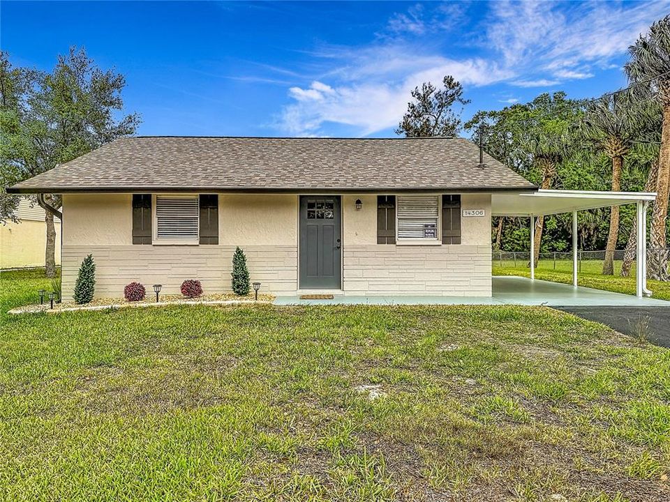 For Sale: $219,900 (2 beds, 1 baths, 812 Square Feet)
