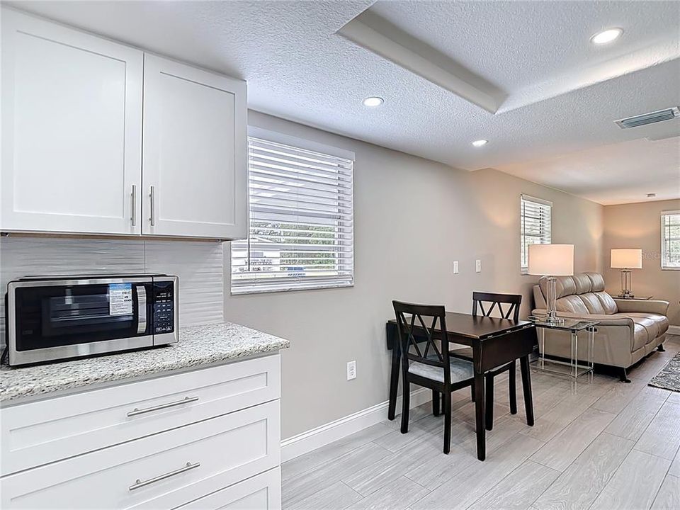 For Sale: $219,900 (2 beds, 1 baths, 812 Square Feet)