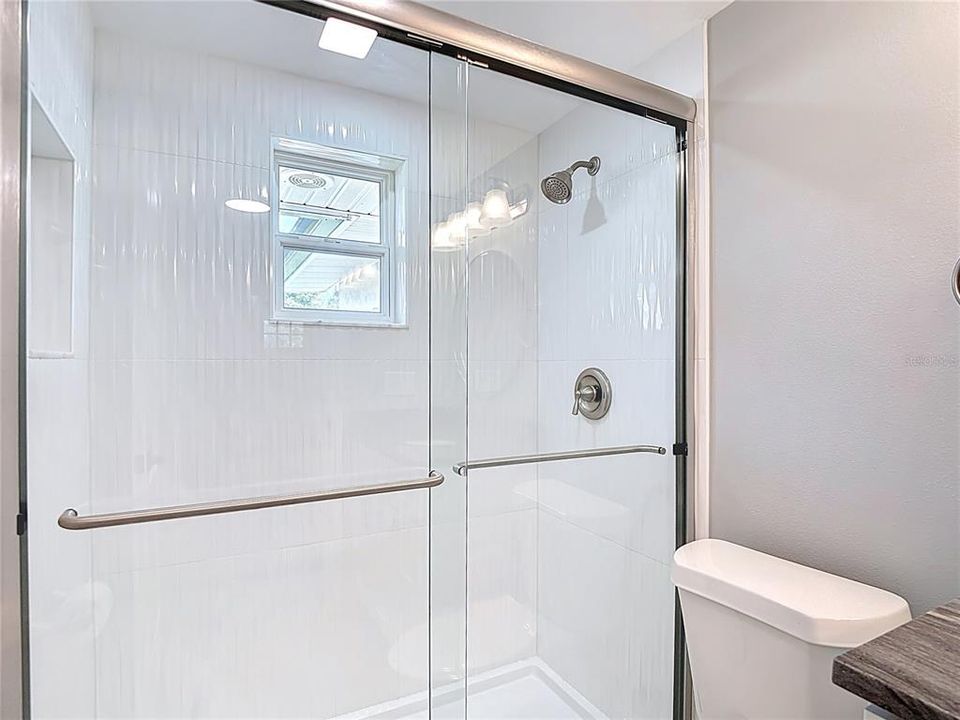 For Sale: $219,900 (2 beds, 1 baths, 812 Square Feet)
