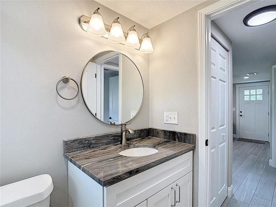 For Sale: $219,900 (2 beds, 1 baths, 812 Square Feet)