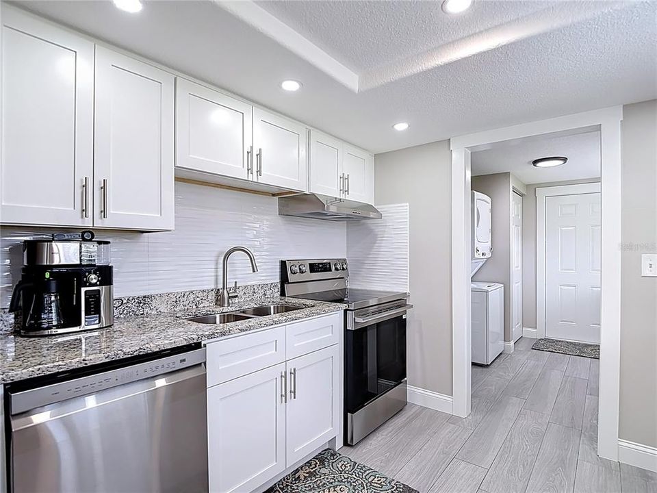 For Sale: $219,900 (2 beds, 1 baths, 812 Square Feet)