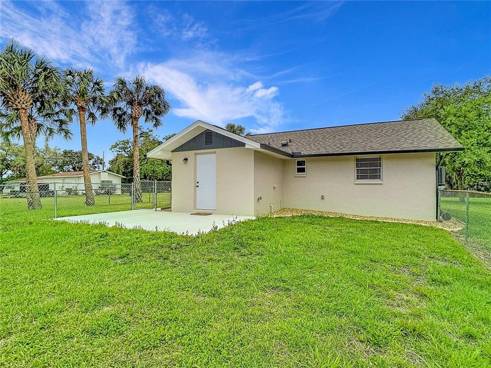 For Sale: $219,900 (2 beds, 1 baths, 812 Square Feet)