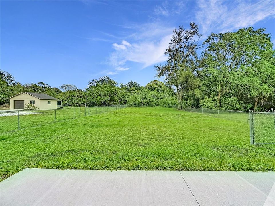 For Sale: $219,900 (2 beds, 1 baths, 812 Square Feet)