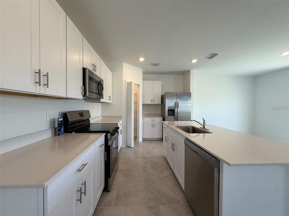 For Rent: $2,075 (4 beds, 2 baths, 2028 Square Feet)