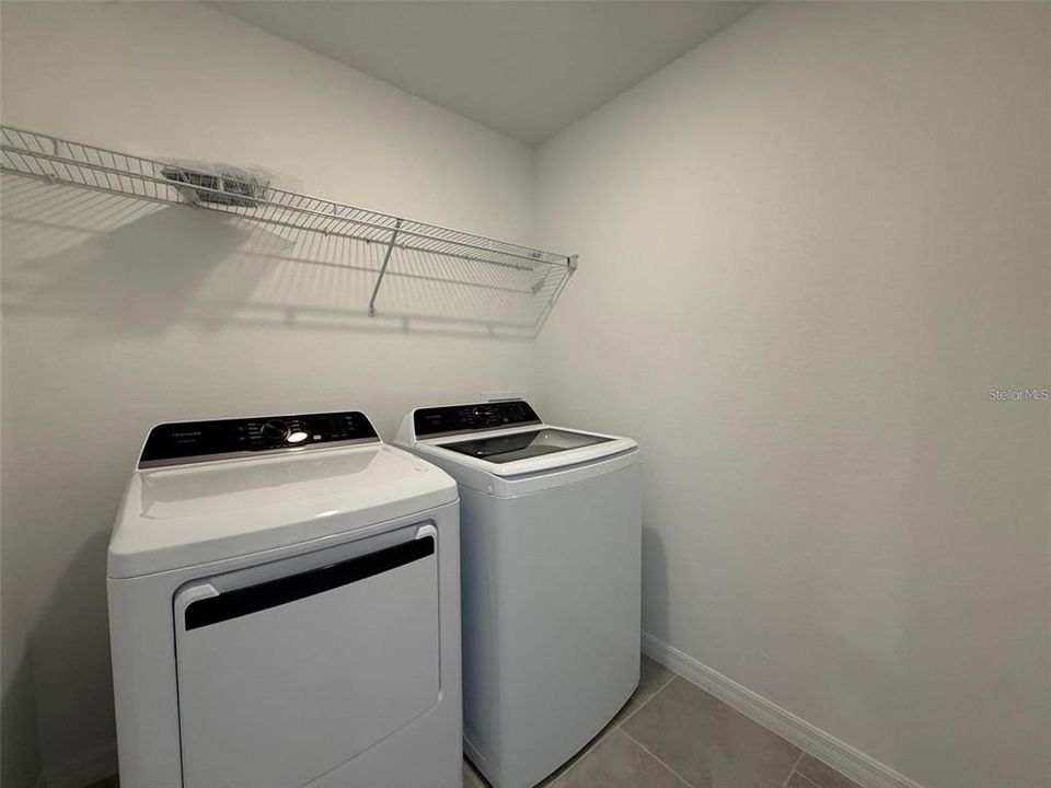 For Rent: $2,075 (4 beds, 2 baths, 2028 Square Feet)