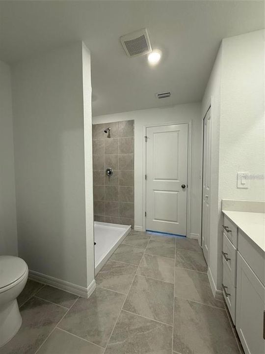 For Rent: $2,075 (4 beds, 2 baths, 2028 Square Feet)