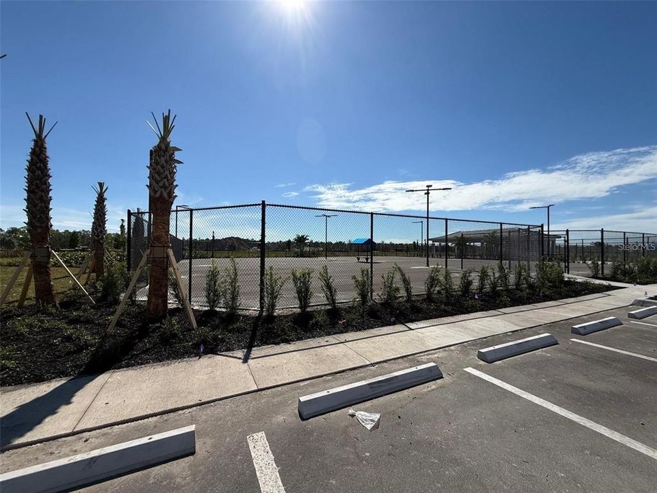 For Rent: $2,075 (4 beds, 2 baths, 2028 Square Feet)