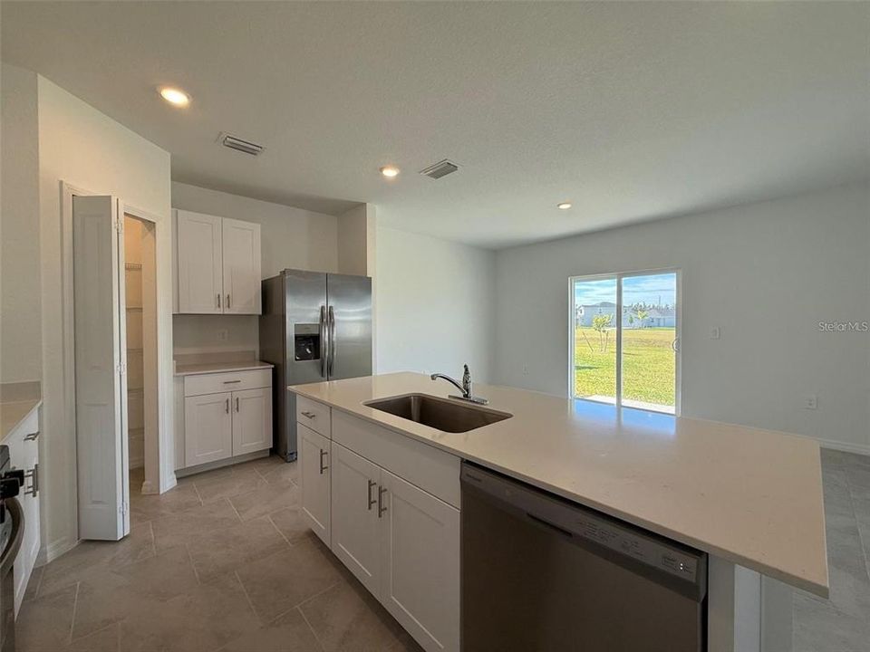 For Rent: $2,075 (4 beds, 2 baths, 2028 Square Feet)