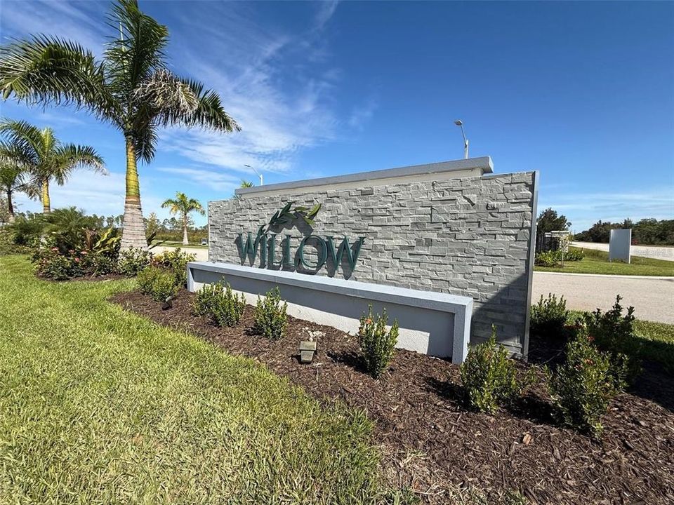 For Rent: $2,075 (4 beds, 2 baths, 2028 Square Feet)