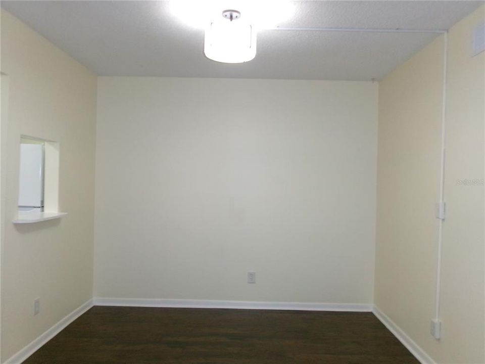 For Sale: $170,000 (2 beds, 1 baths, 975 Square Feet)