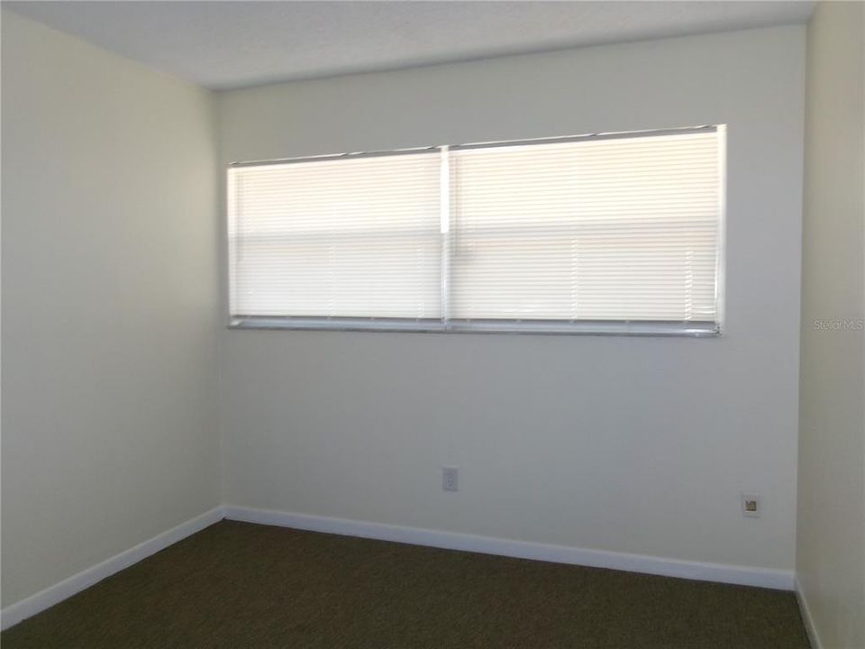 For Sale: $170,000 (2 beds, 1 baths, 975 Square Feet)