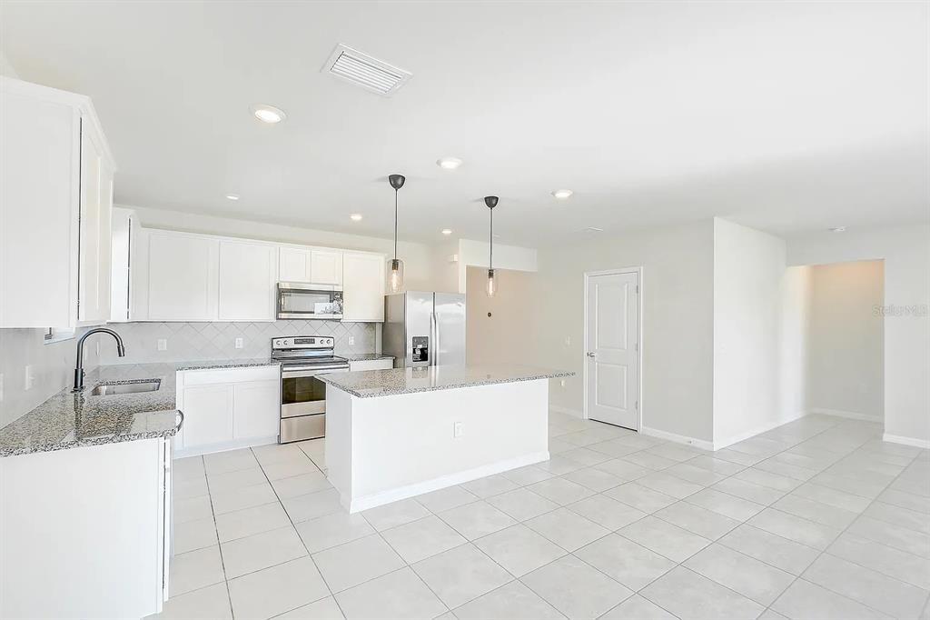 For Rent: $2,350 (4 beds, 2 baths, 1850 Square Feet)
