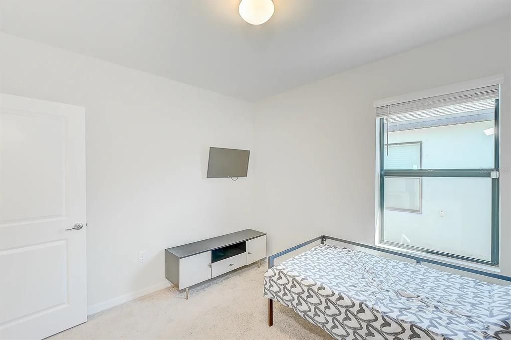 For Rent: $2,350 (4 beds, 2 baths, 1850 Square Feet)