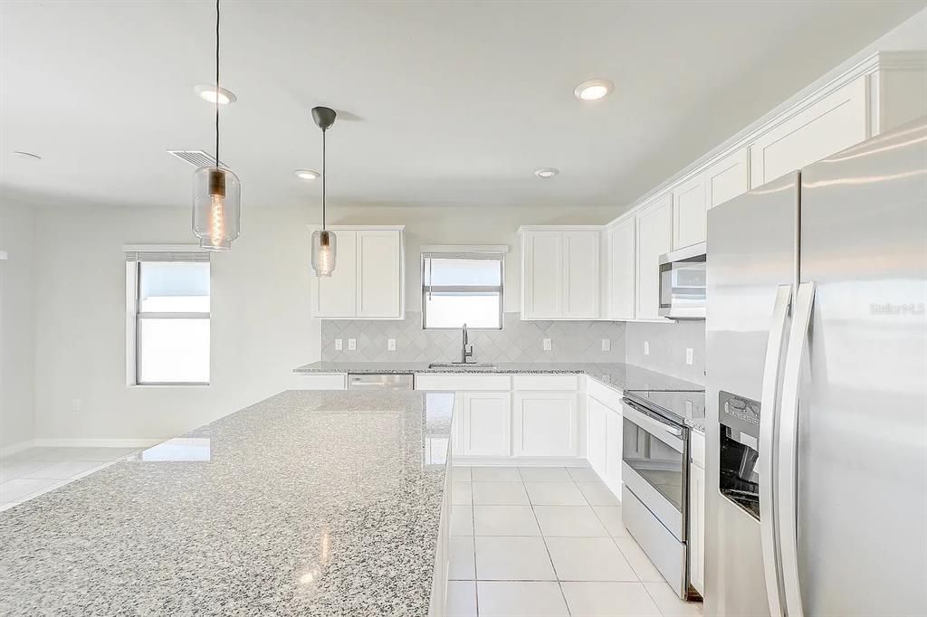 For Rent: $2,350 (4 beds, 2 baths, 1850 Square Feet)