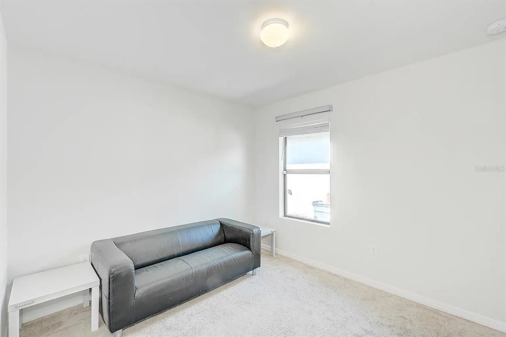 For Rent: $2,350 (4 beds, 2 baths, 1850 Square Feet)