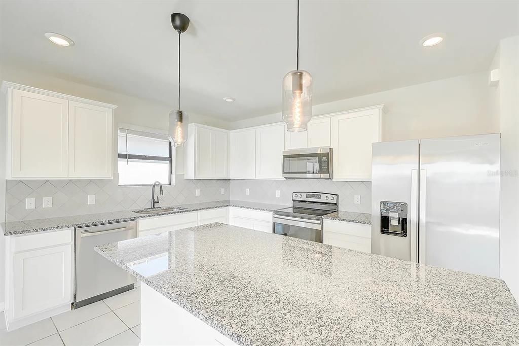 For Rent: $2,350 (4 beds, 2 baths, 1850 Square Feet)