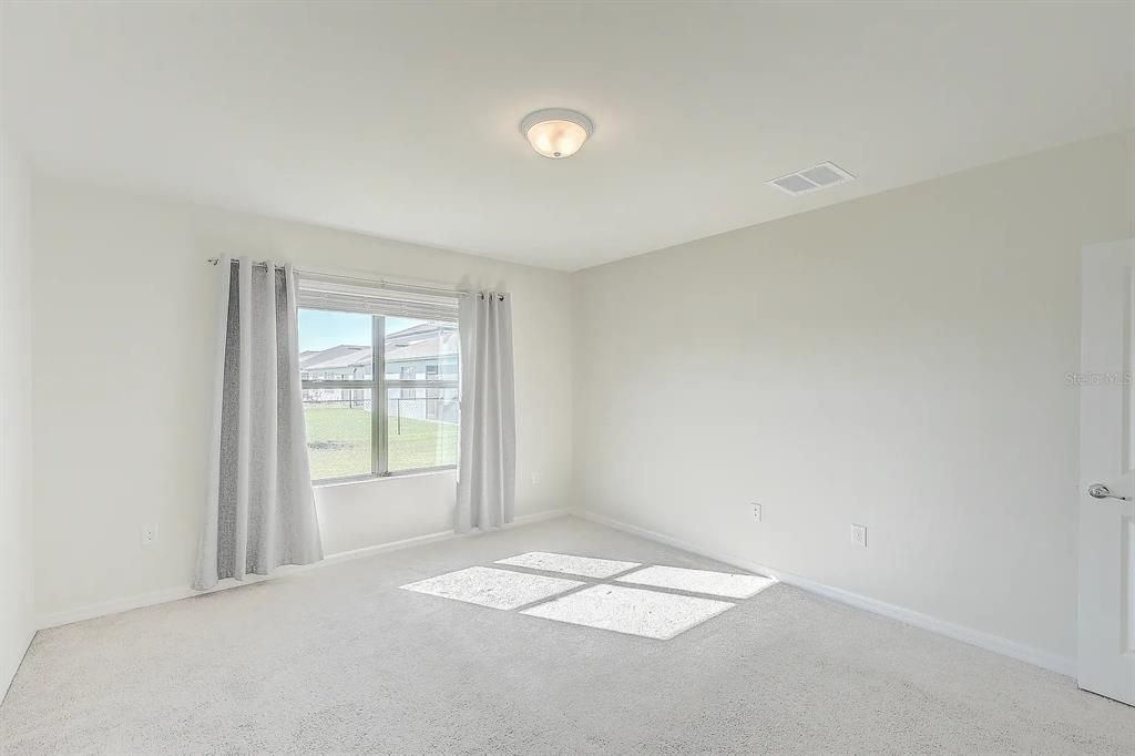For Rent: $2,350 (4 beds, 2 baths, 1850 Square Feet)