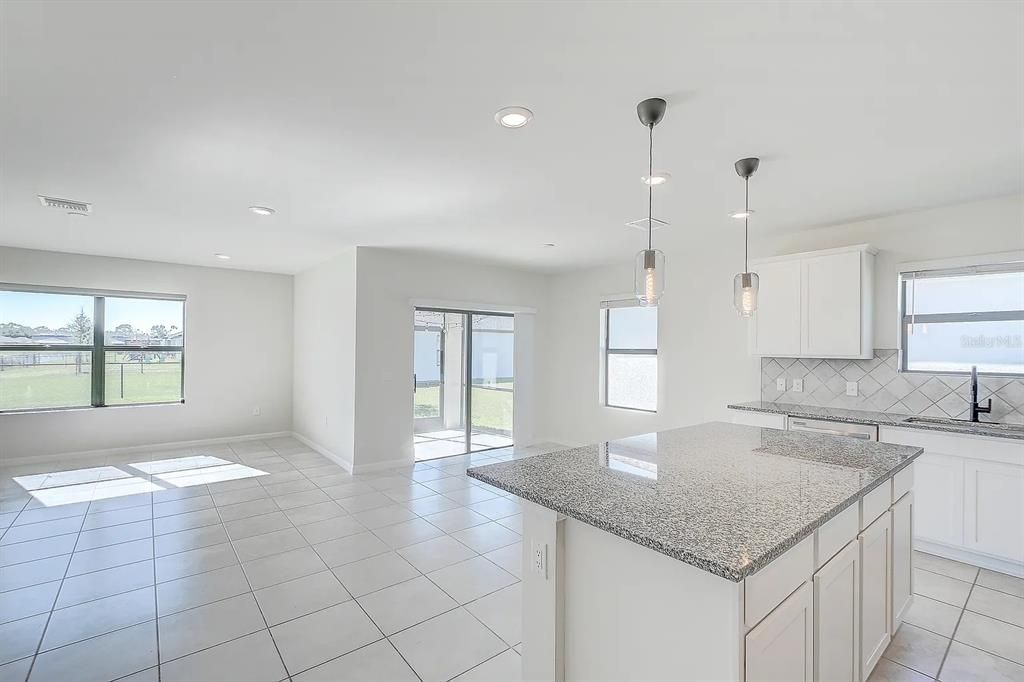 For Rent: $2,350 (4 beds, 2 baths, 1850 Square Feet)