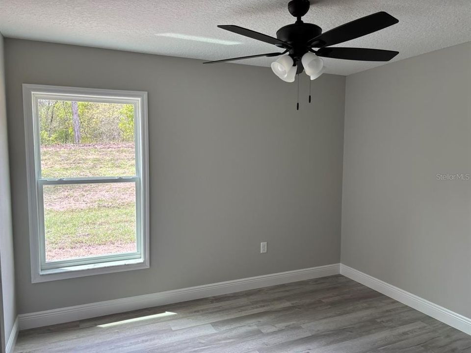 Activo con contrato: $237,900 (3 camas, 2 baños, 1405 Pies cuadrados)