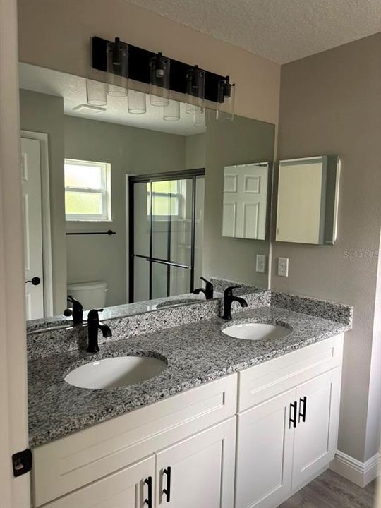 Activo con contrato: $237,900 (3 camas, 2 baños, 1405 Pies cuadrados)