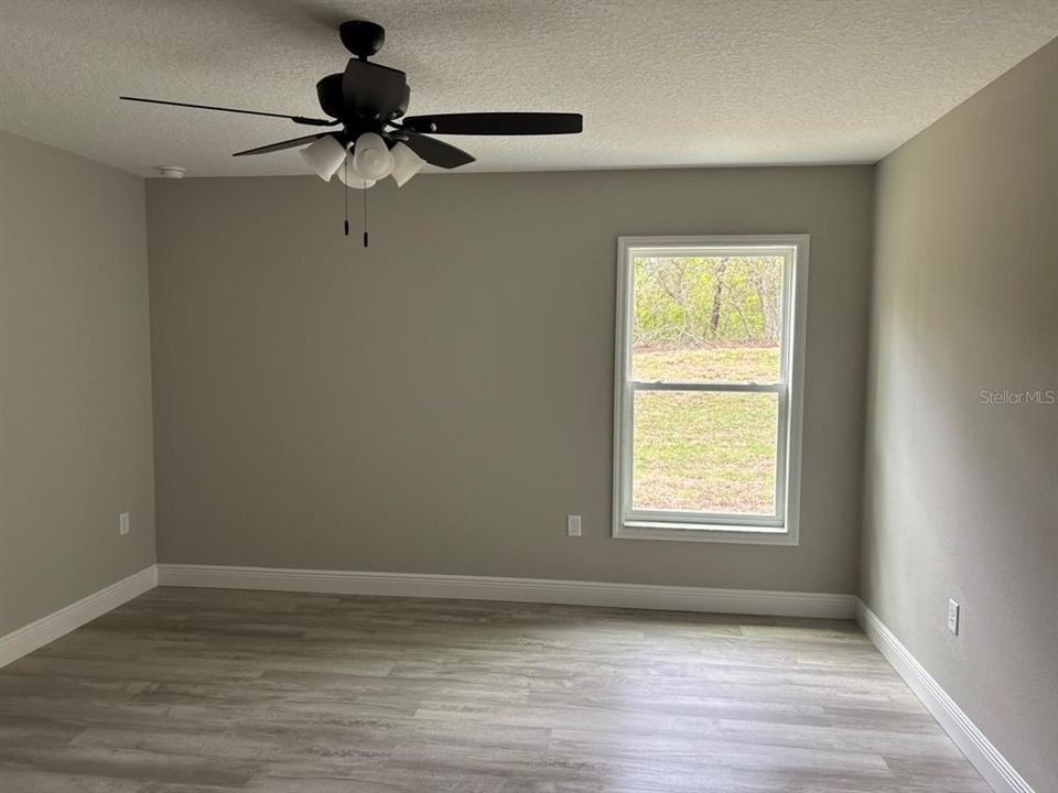 Activo con contrato: $237,900 (3 camas, 2 baños, 1405 Pies cuadrados)
