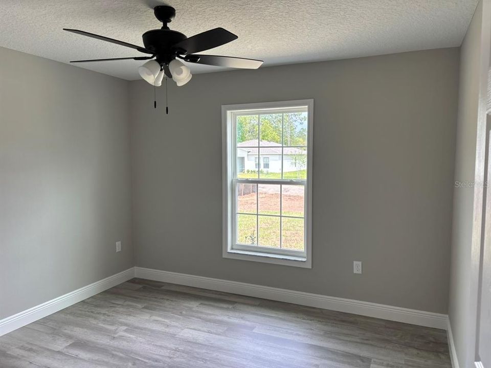 Activo con contrato: $237,900 (3 camas, 2 baños, 1405 Pies cuadrados)