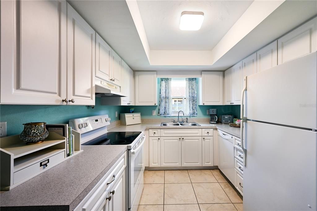 Под контрактом: $149,995 (1 спален, 1 ванн, 812 Квадратных фут)