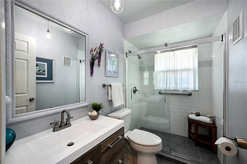 Под контрактом: $149,995 (1 спален, 1 ванн, 812 Квадратных фут)