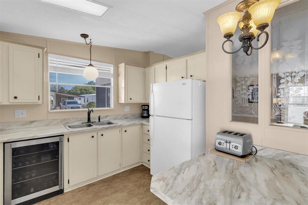 Active With Contract: $154,999 (2 beds, 2 baths, 1100 Square Feet)