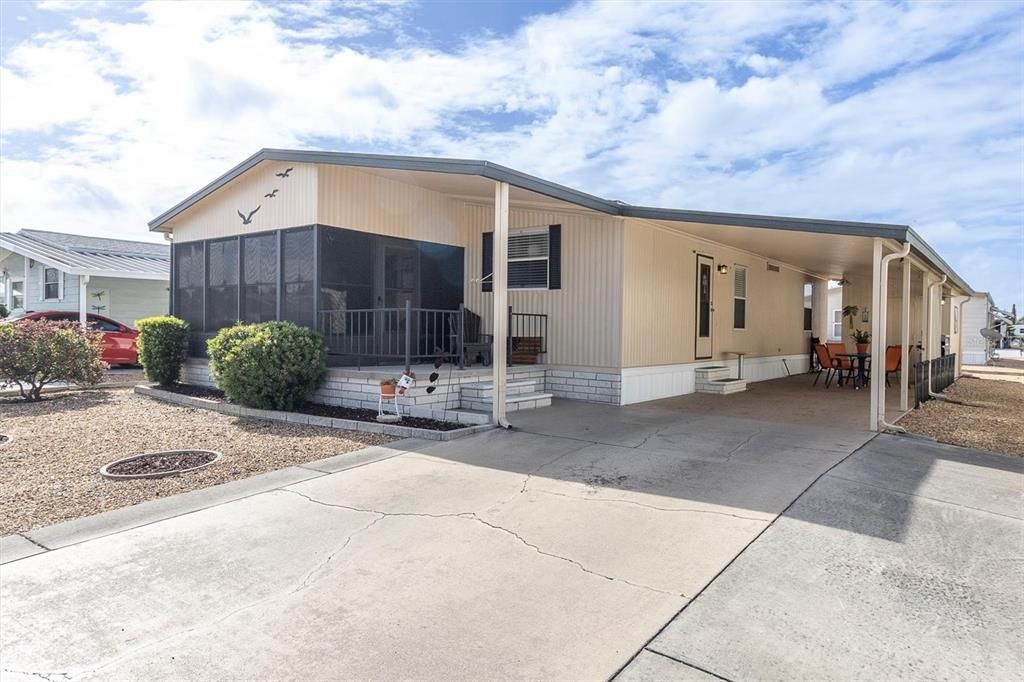 Active With Contract: $154,999 (2 beds, 2 baths, 1100 Square Feet)